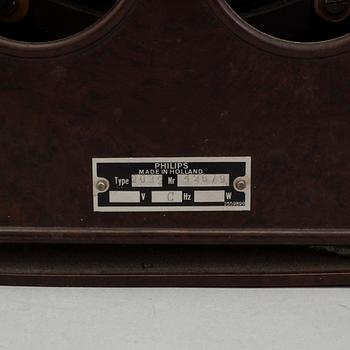 A radio and a loudspeaker, including Philips, 1930´s/40´s.