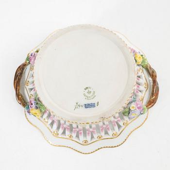 Royal Copenhagen, A pair of lattice bowls with stands and a pair of leaf-shaped dishes, 'Saxon Flower', Denmark, 1923-34.