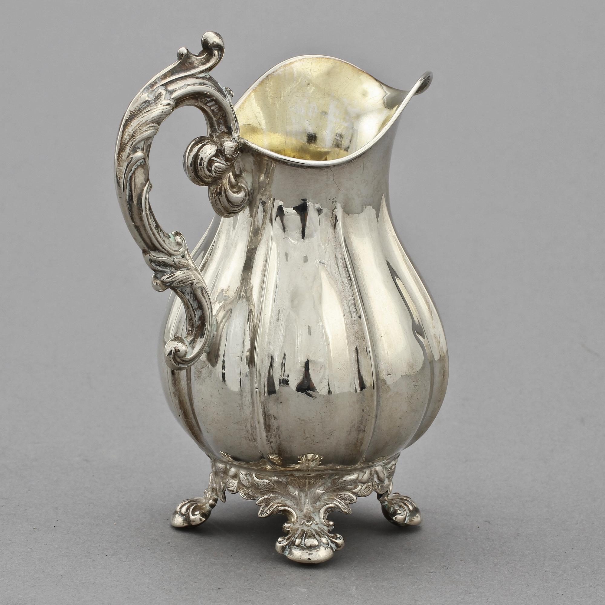 GRÄDDKANNA, silver, Otto Wilhelm Kjellberg, Västerås, 1867. Vikt 105 g.