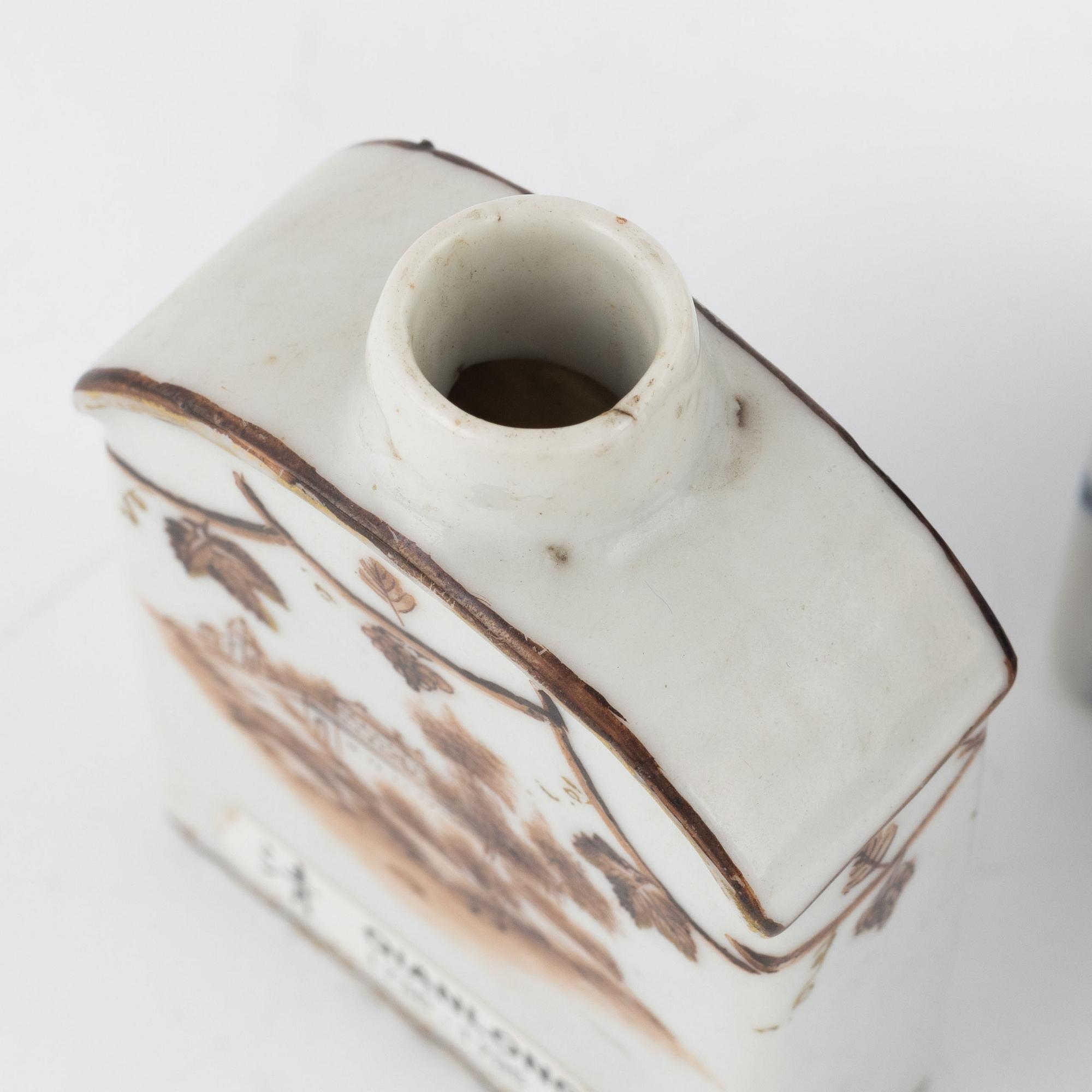 Two porcelain tea caddies, China, Qianlong (1736-95).