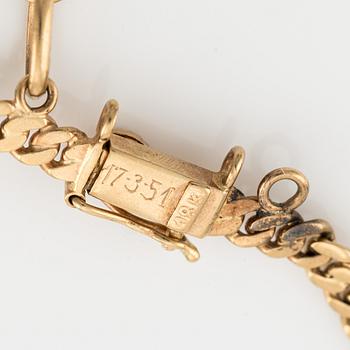 Bracelet 18K gold with charms.