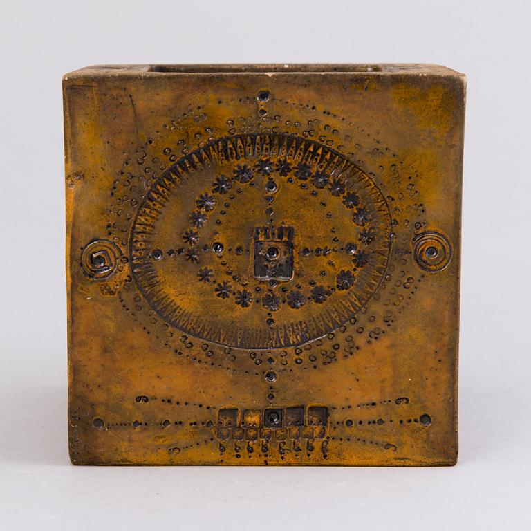 RUT BRYK, MALJAKKO, kivitavaraa, "Talo", signeerattu Bryk.