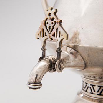 A RUSSIAN SILVER SAMOVAR BY HLEBNIKOV, Moscow 1899-1908.