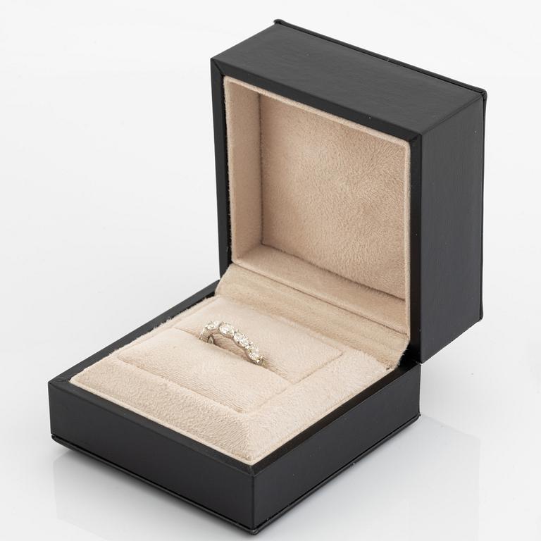 Oval cut diamond ring.