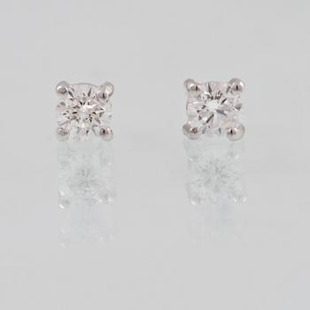 ÖRHÄNGEN, 18K vitguld med briljantslipade diamanter ca 0.22 ct. Vikt  1,2 gram.