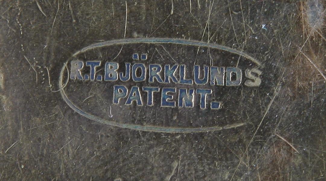 MÅTTSATSER, 2 st samt SNUSDOSA. Mässing. 1800/1900-tal.