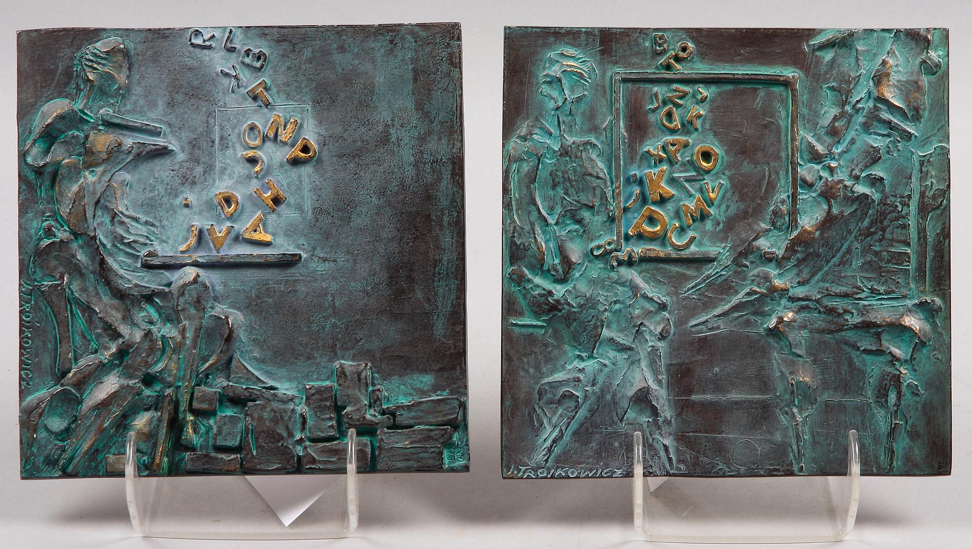 JOANNA TROIKOWICZ, reliefer, ett par, gips, sign o dat 83.