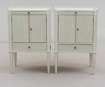 SÄNGBORD, 1 par, gustaviansk stil, 1900-talets andra hälft.