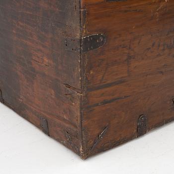 A Chinese chest, 20th century.