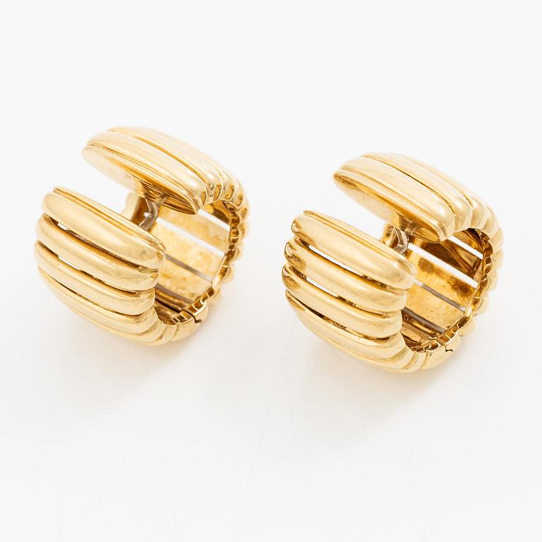 Ett par örhängen 18K guld.