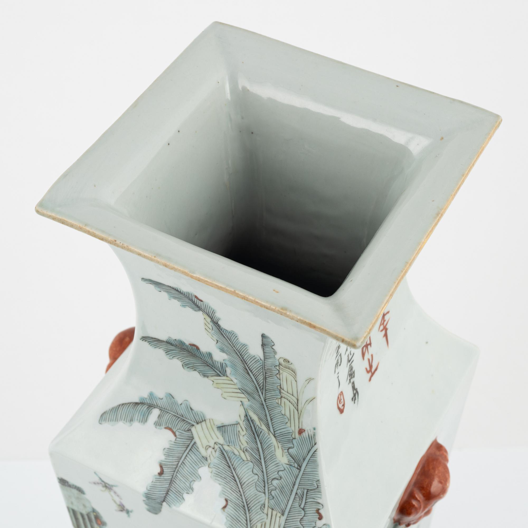 A large Chinese porcelain vase, 19th Century.