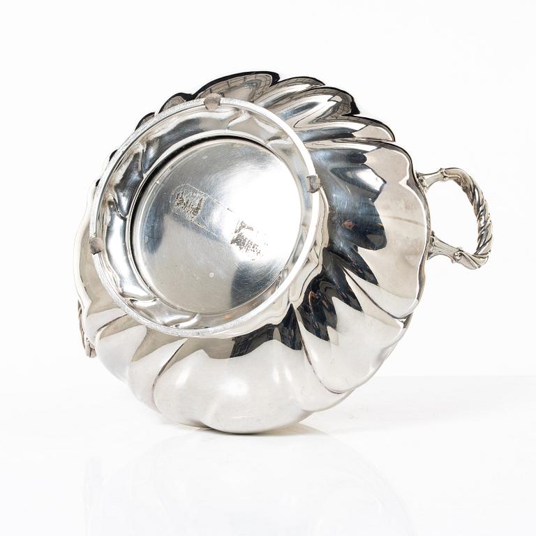 C.G. Hallberg, Terrin med lock, silver, rokokostil, Stockholm 1910.