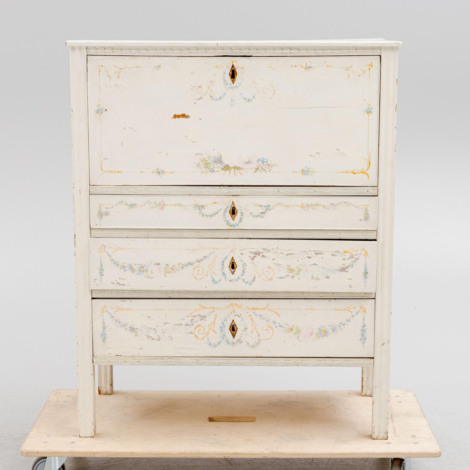 A late Gustavian secretaire, circa 1800.