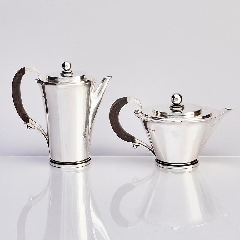 Harald Nielsen, a sterling silver four pieces coffee- and tea service, "Pyramide", Georg Jensen, Copenhagen 1930-52, design no 600A+B.