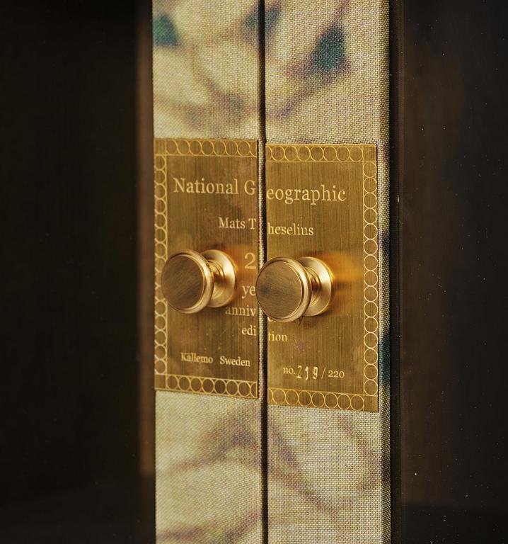 Mats Theselius, skåp, "National Geographic 25th Anniversary Edition", ed. 219/220, Källemo, Värnamo, efter 2016.
