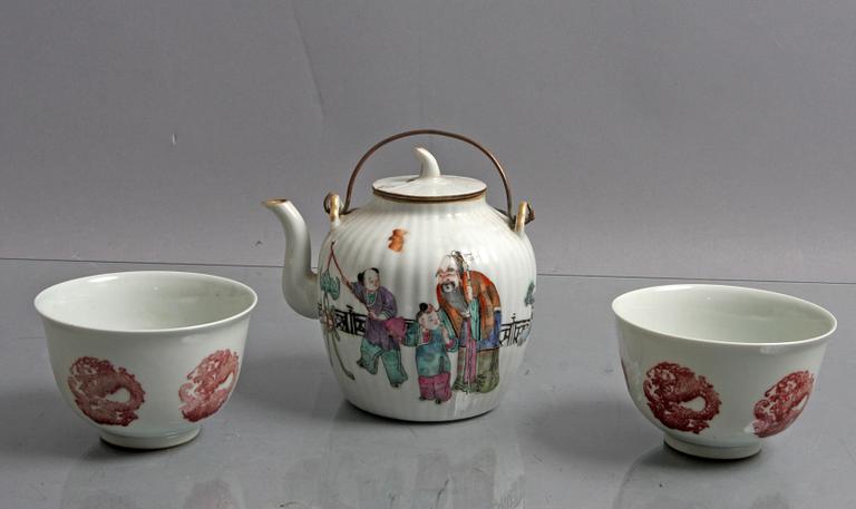 TEKANNA och KOPPAR, 2 st, porslin, troligen Kina 1900-tal.