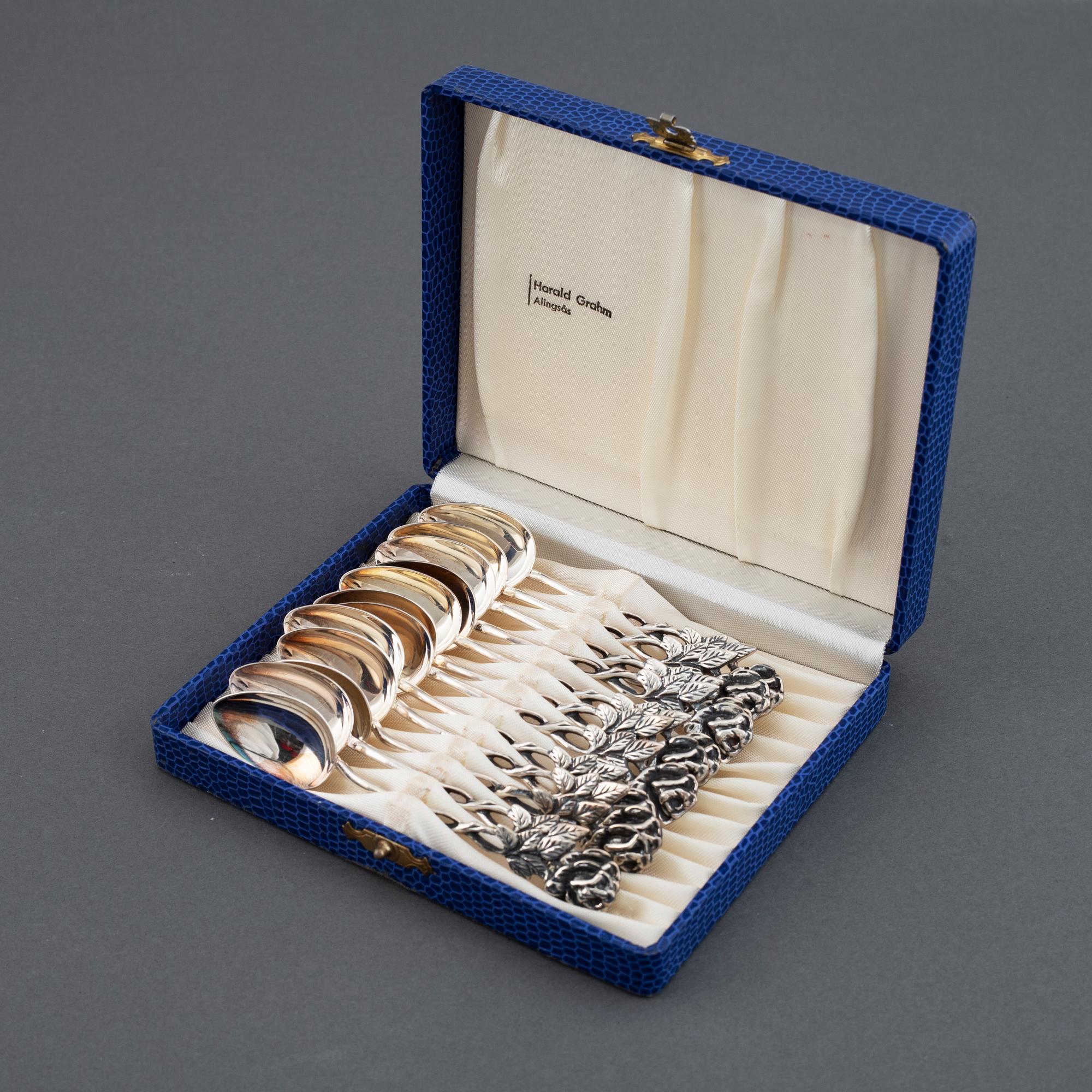 Tårtbestick, tårtgafflar, skedar mm, modell ”Rosen”, 33 delar, silver, GEWE, Malmö, 1960/70-tal.