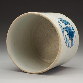 A blue and white brush pot, Qing dynasty, Kangxi (1662-1722).
