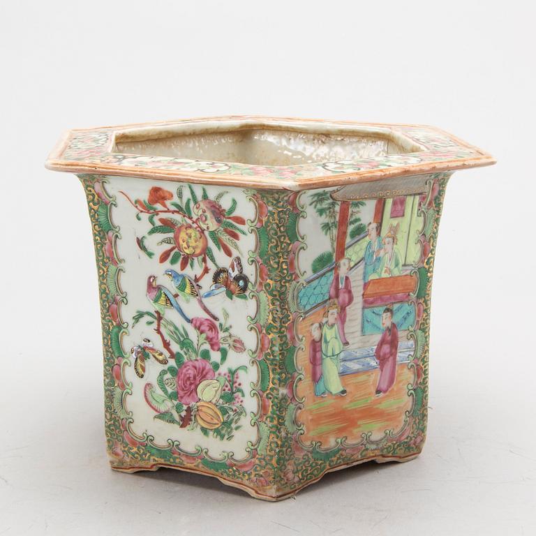 A Chinese 19th century Kanton porcelain urn.