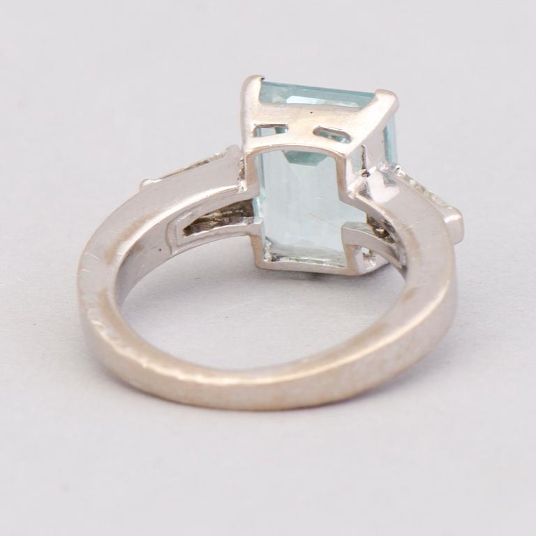 RING, akvamarin, diamanter, 18K vitguld.
