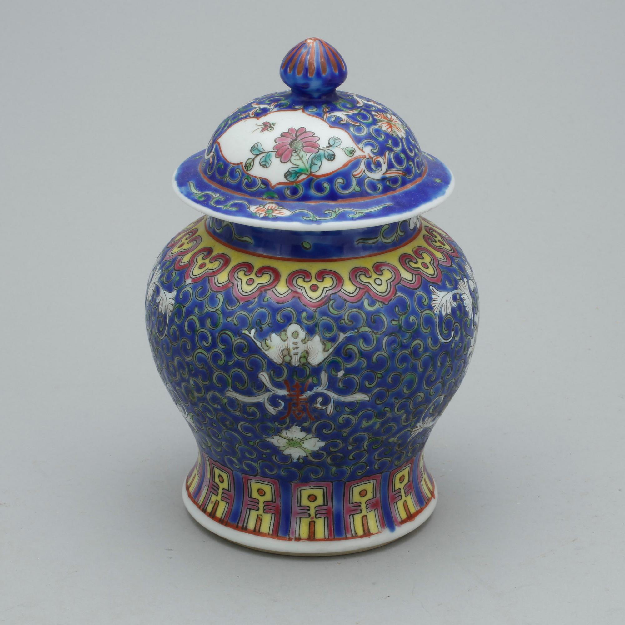 KRUKOR, 4 st, porslin, Kina, 1900-tal.