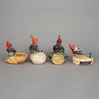 FIGURINER, 4 st. keramik, 1900-talets första hälft.