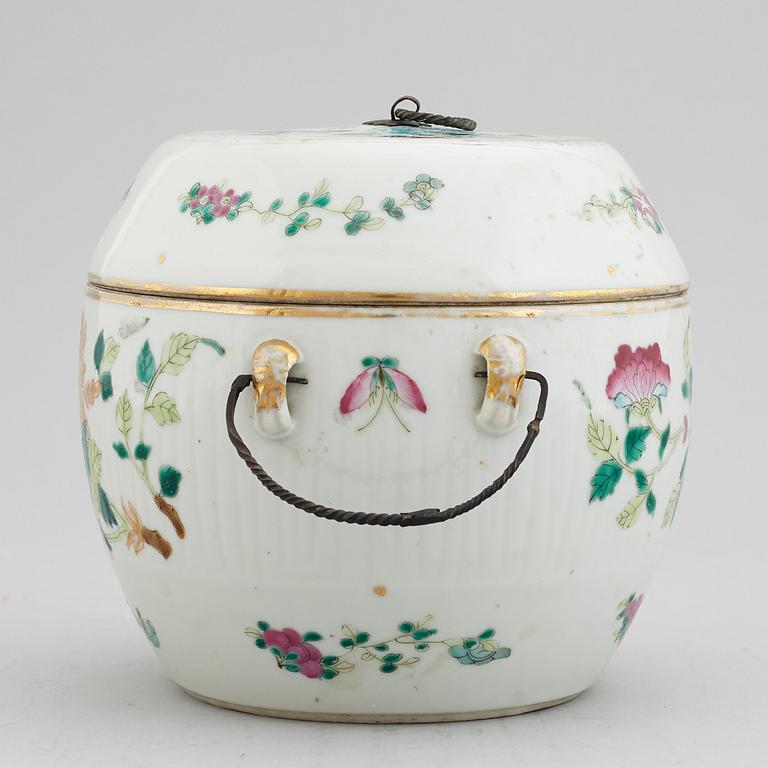 A famille rose jar with cover, late Qing dynasty, circa 1900.