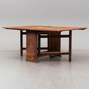 A gate-legged table from the early 19th century.