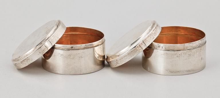 TOILETTEDOSOR, ett par, silver, Anders Lundqvist, Stockholm 1819. Totalvikt ca 190 gram.