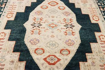 Matta, Mamluk Design, ca 307 x 237 cm.