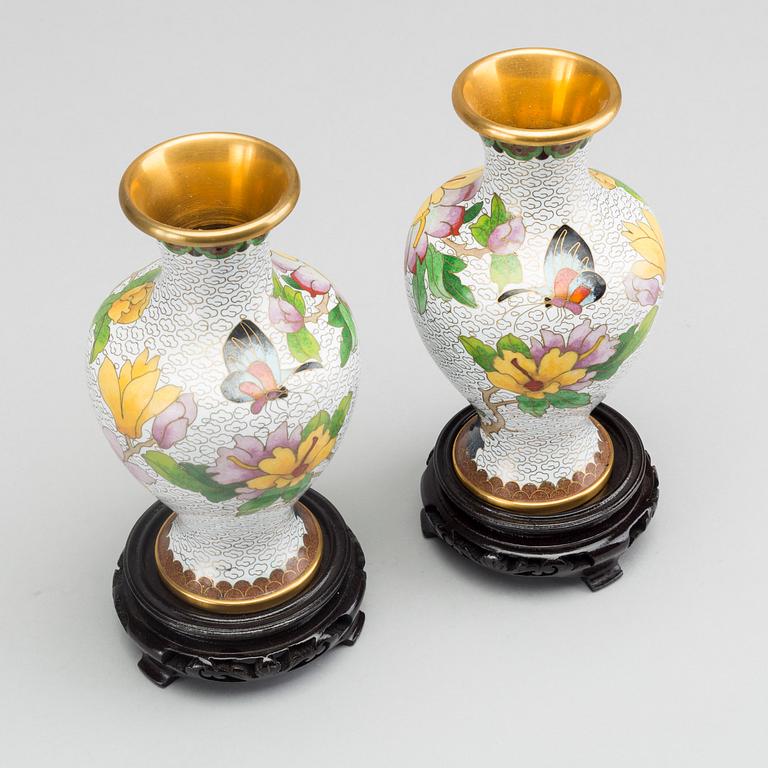 A pair of Chinese cloisonné vase, later part of the 20th century.