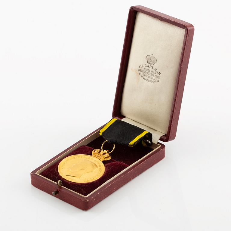 Gustav V, medal with case.