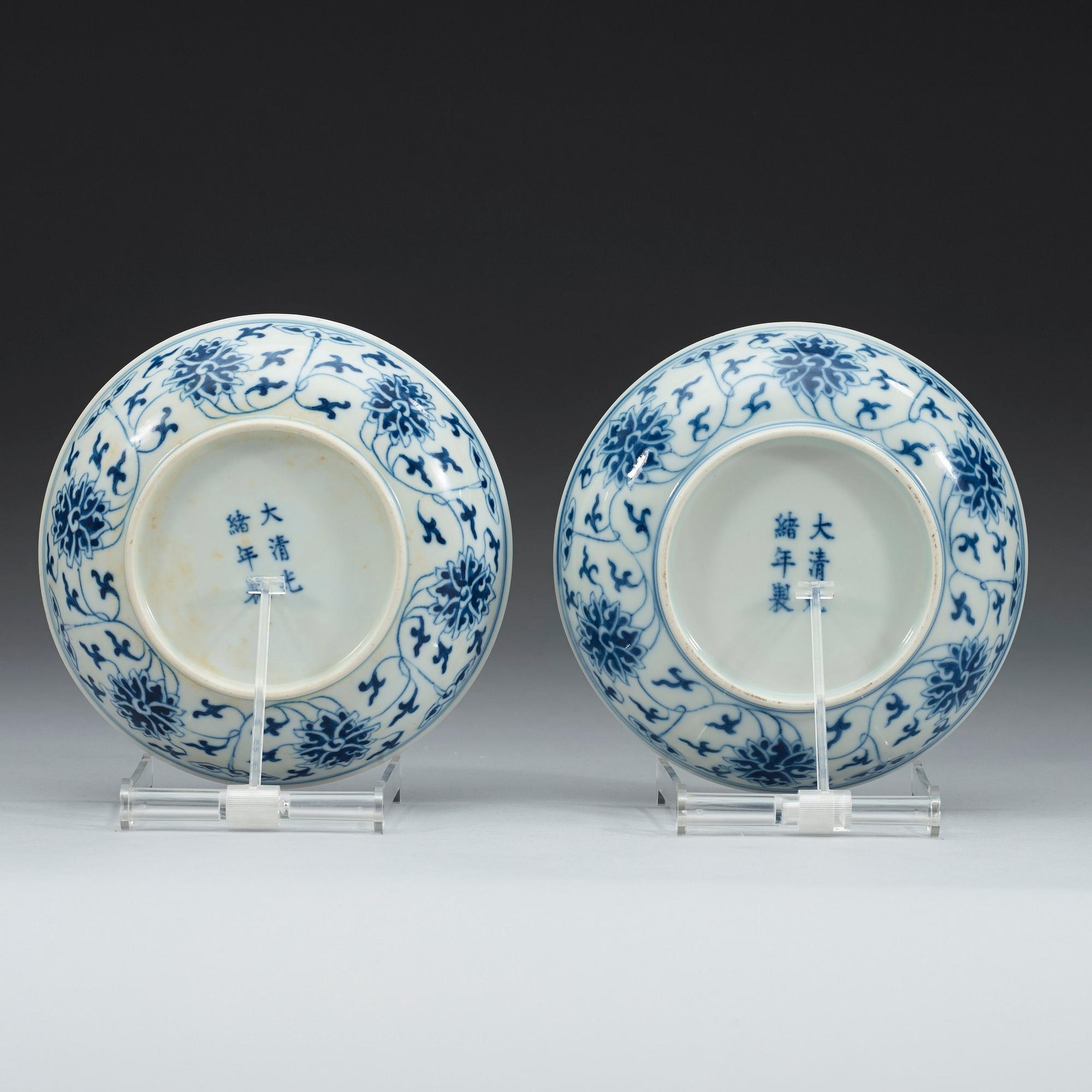 SKÅLFAT, ett par, porslin, Qing dynastin, Guangxu (1874-1908) märke och period.