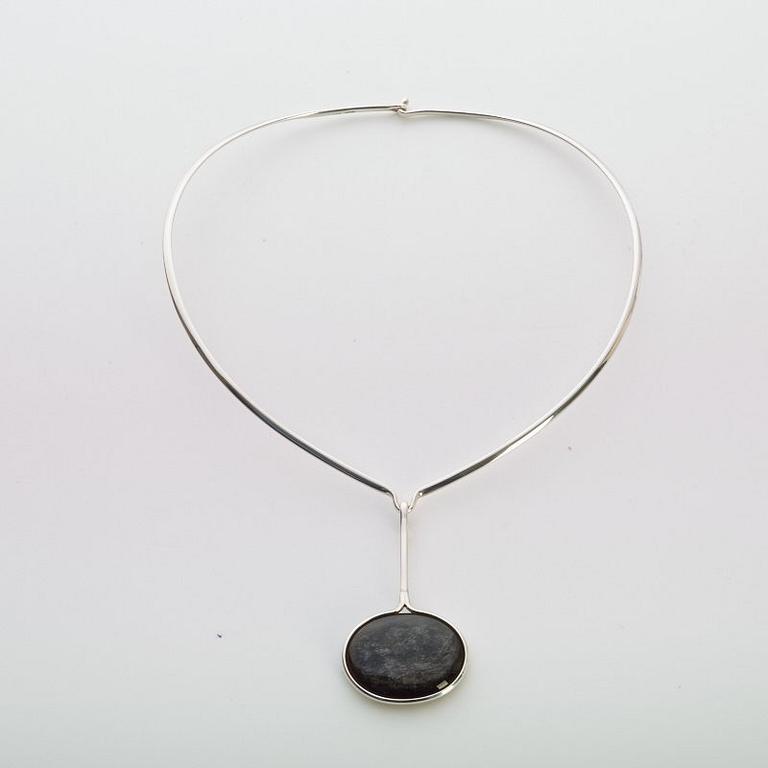 A Torun Bülow Hübe four pieces set of sterling jewelry, executed in about 2000.