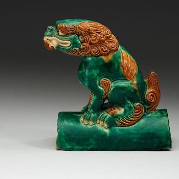TAKRYTTARE, keramik. Ming dynastin, 1600-tal.