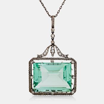 476. COLLIER med akvamarin ca 37.00 ct, samt rosen- och gammalslipade diamanter. Ca 1900.