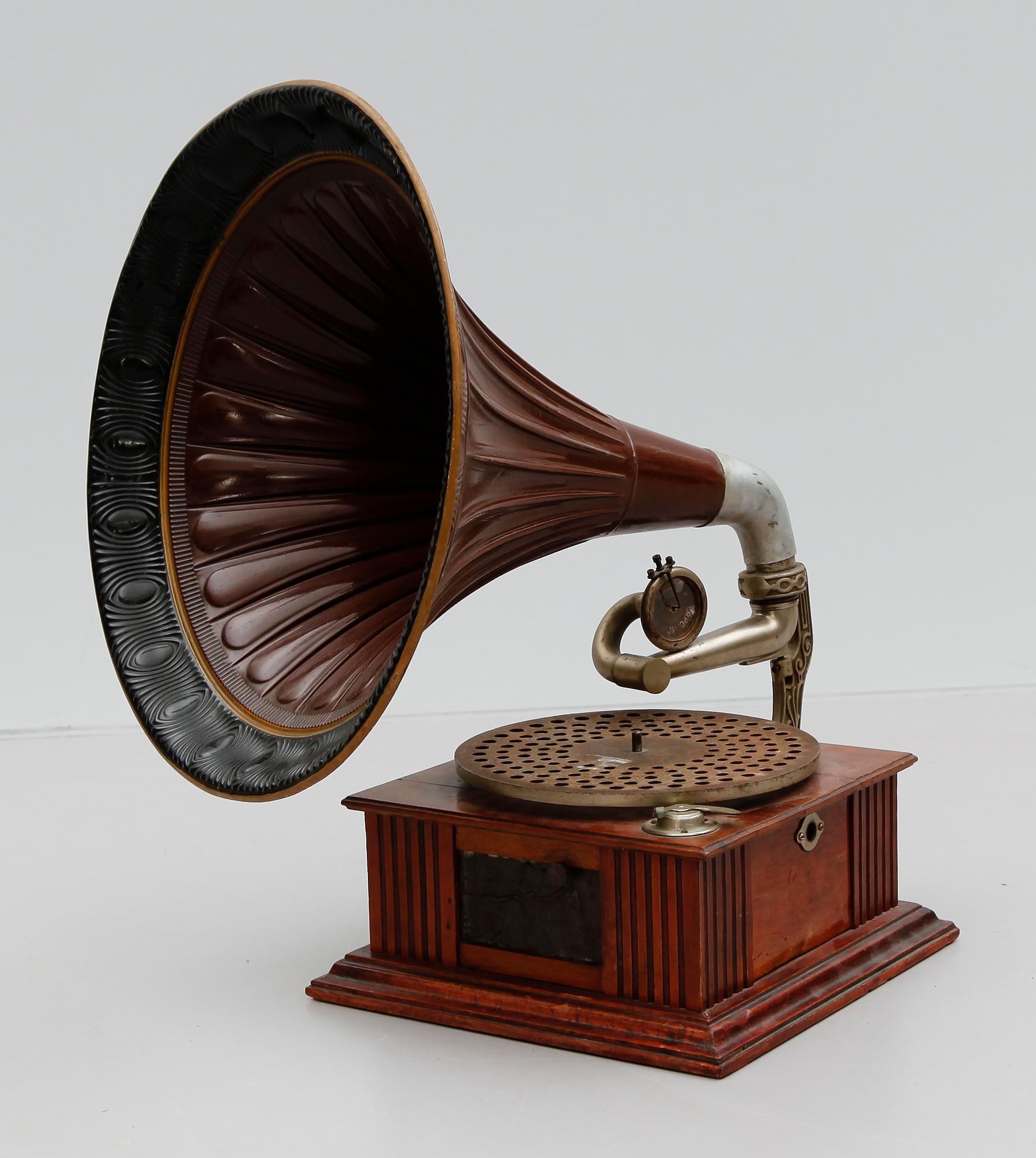 TRATTGRAMMOFON, tidigt 1900-tal.