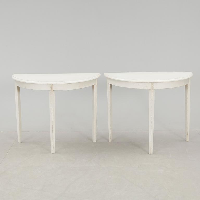 MÅNBORD, ett par, 1800-talets mitt.