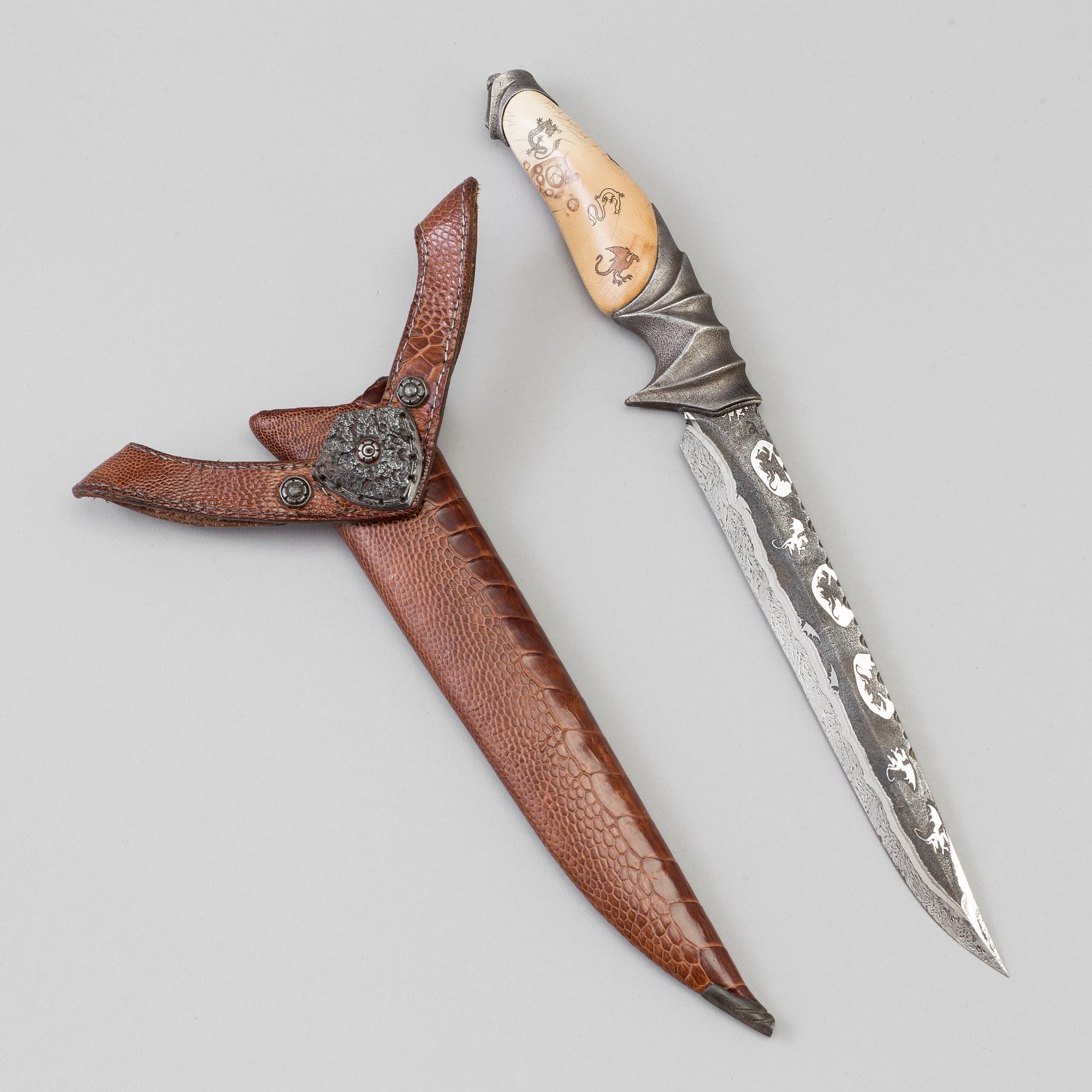 A contemporary knife by Andrzej Rybak.