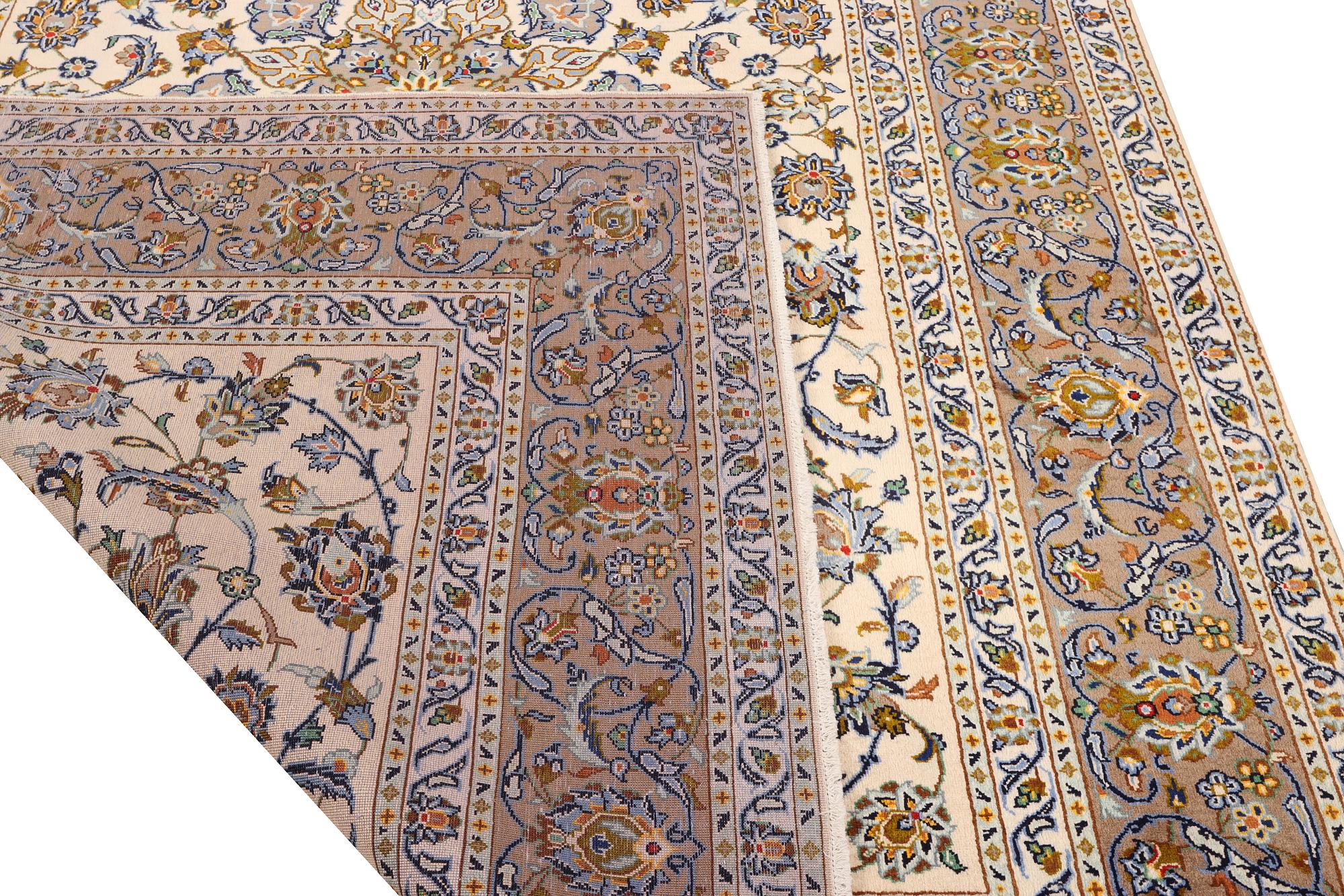 A Keshan carpet, c. 340 x 218 cm.