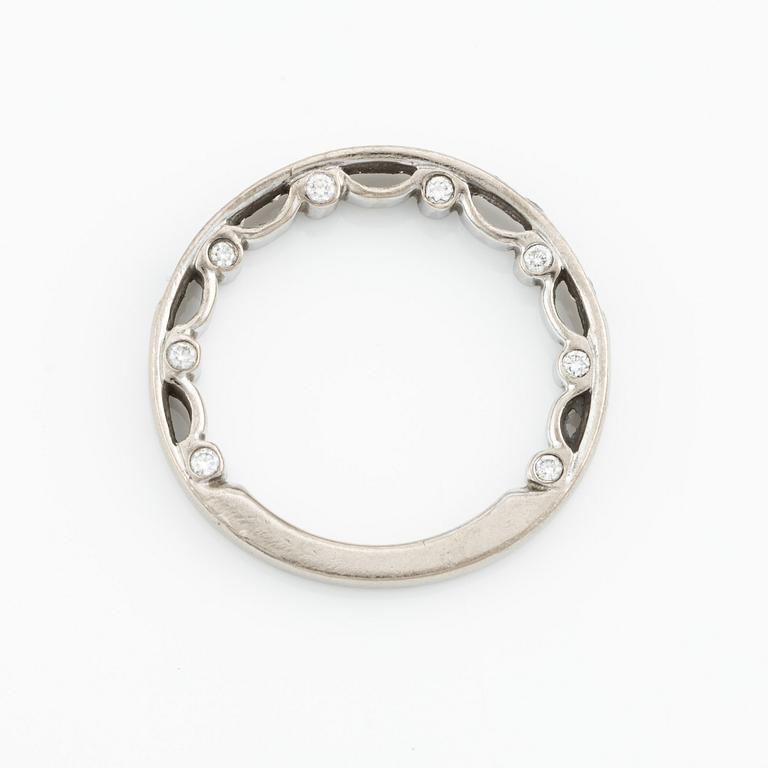 Ring in 18K gold with round brilliant-cut diamonds, Verragio.