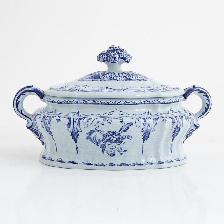 Tureen, porcelain, after an original from 1758, Rörstrand, 1976.