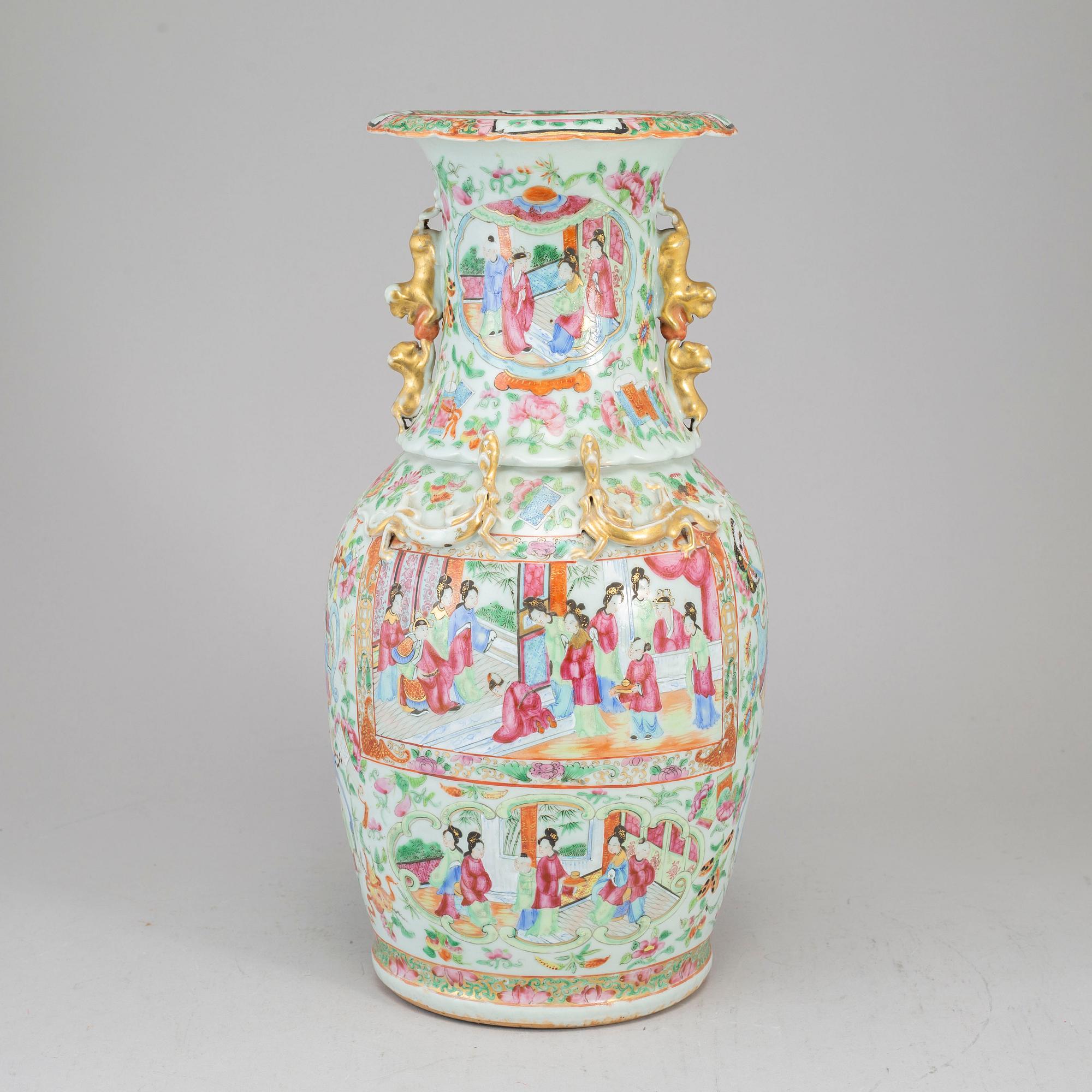 A famille rose vase, Canton, Qing dynasty, 19th century.