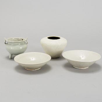 A group of white glazed ceramics, South East Asia, 16th/15th Century.