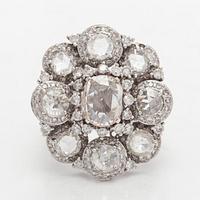 Ring, 18K vitguld med rosenslipade och briljantslipade diamanter.