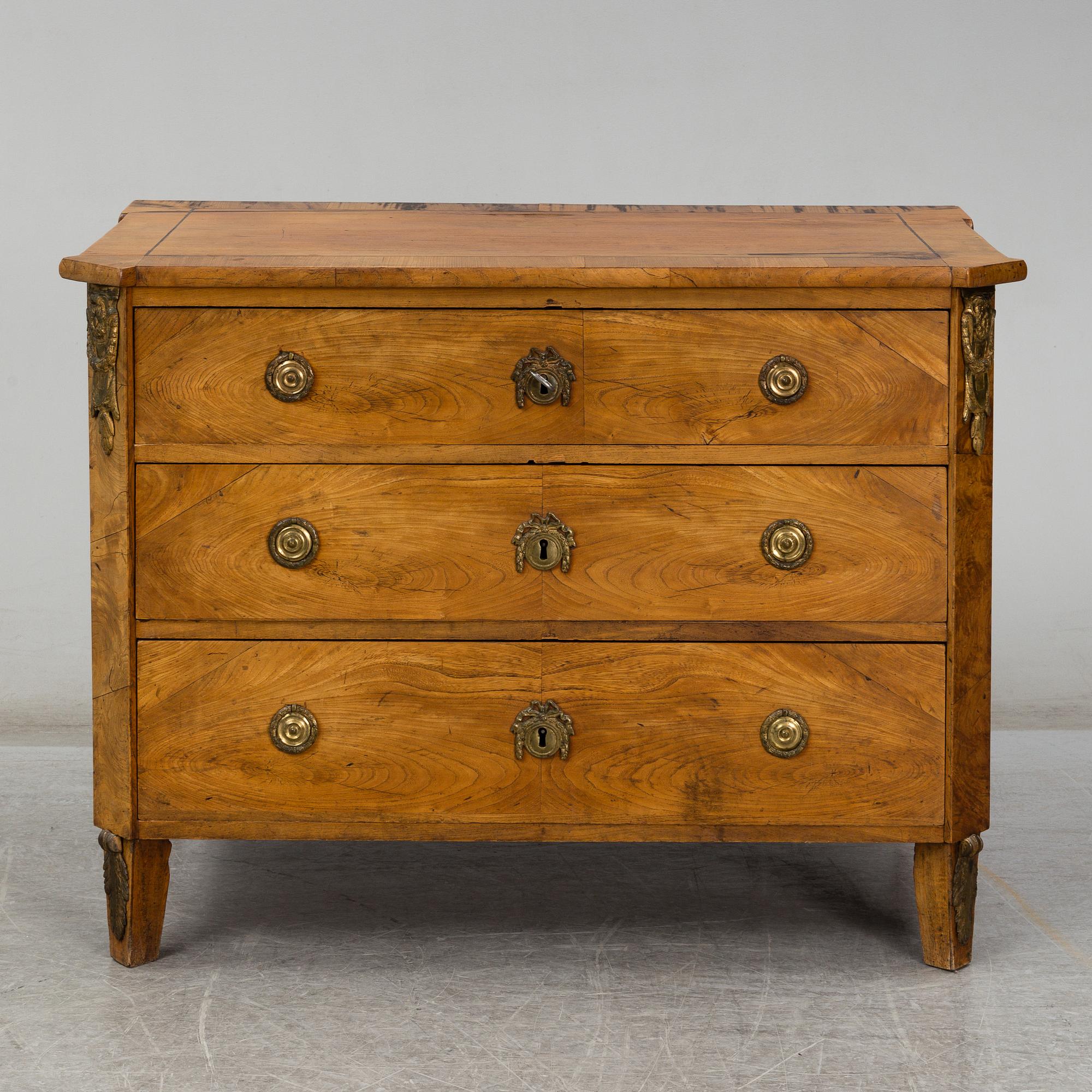 A Gustavian chest of drawers, 18th Century.