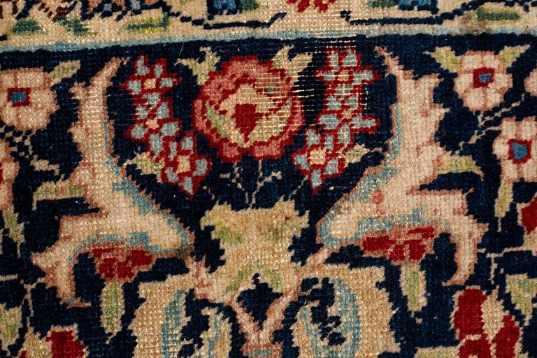 Matto, semi-antique Tabriz, ca 353 x 241 - 245 cm.