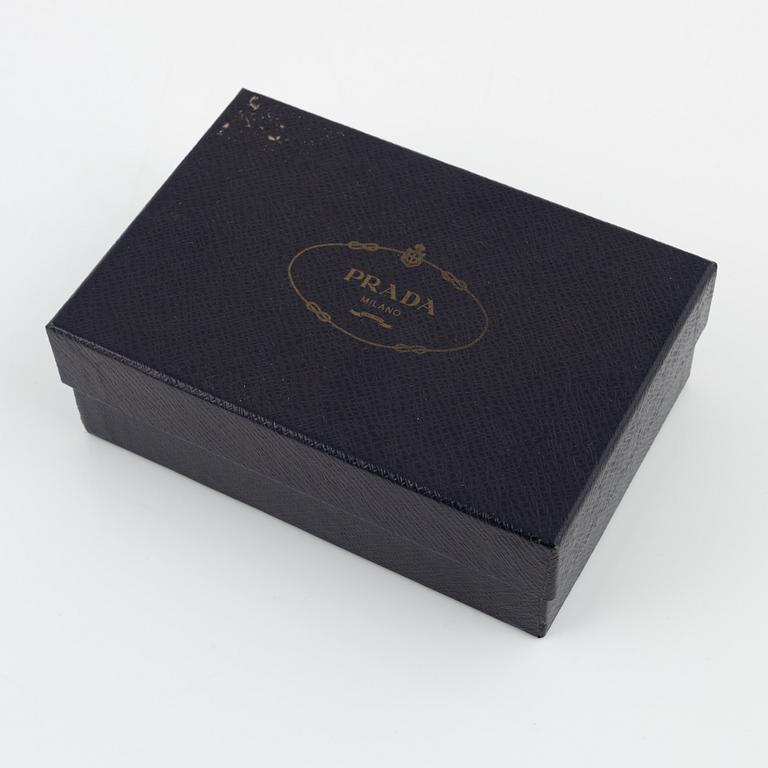 Prada, skärp.