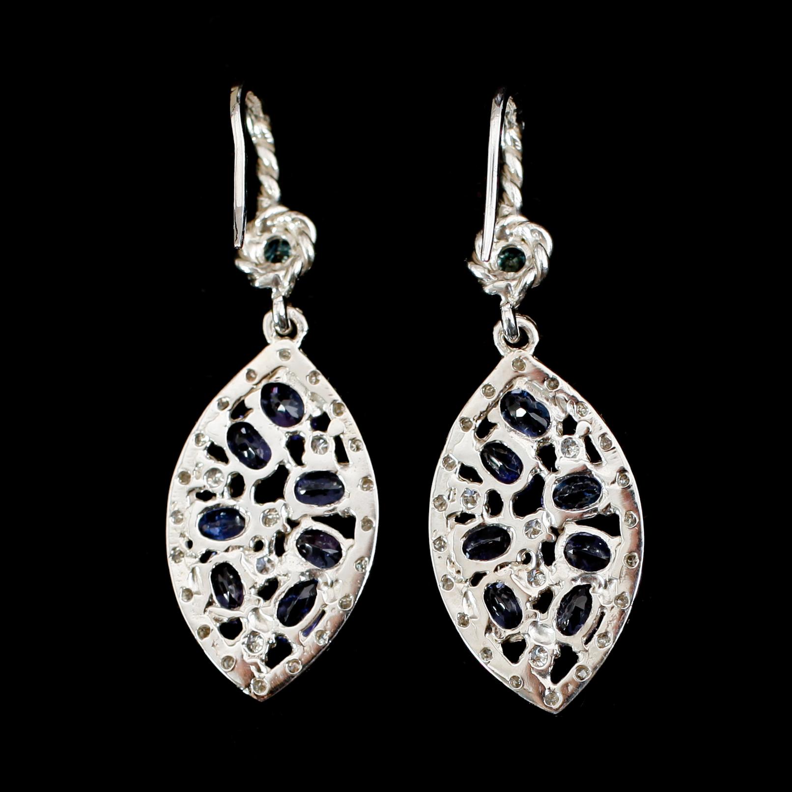 ÖRHÄNGEN, 1 par, 14 k vitguld, tanzaniter ca 2.50 ct, blå och vita diamanter tot ca 1.0 ct.