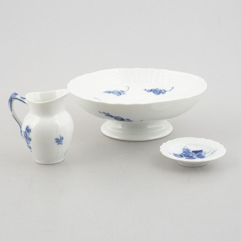 Royal Copenhagen, a 27-piece 'Blå blomst' coffee service, Royal Copenhagen, Denmark.